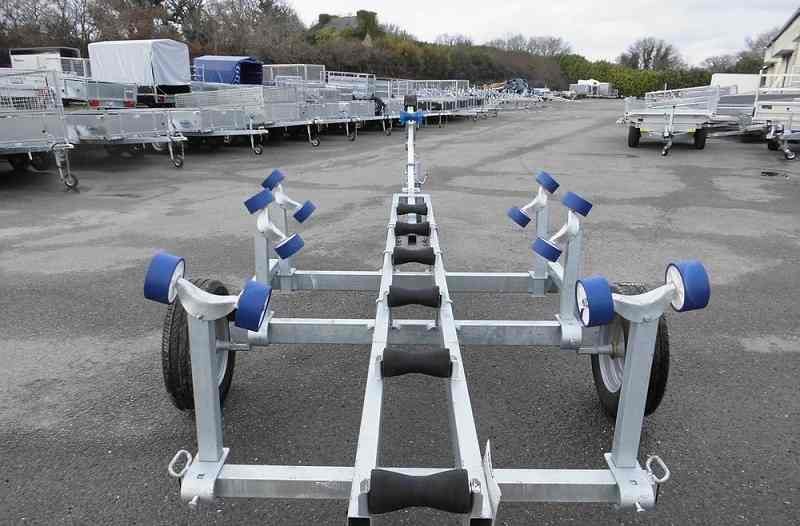 Chariot-de-mise-a-leau-1-essieu-1-compressed.jpg Chariot-de-mise-a-leau-1-essieu-1-compressed.jpg